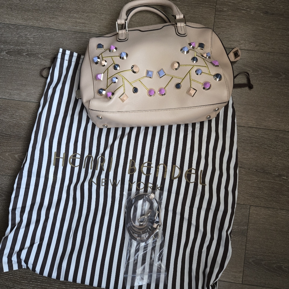 NWOT! Henri Bendel West 57th Barrel Satchel